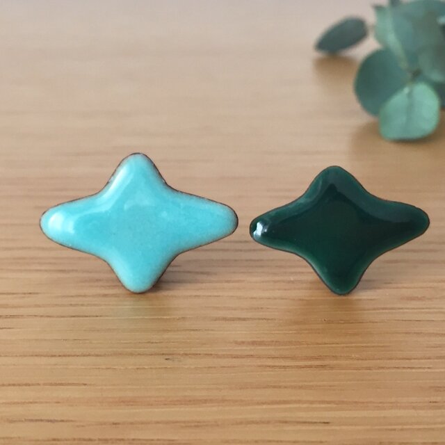 七宝ピンズ「ふたつのねがいごと」翡翠色の画像1枚目