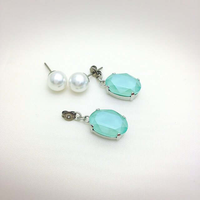 【ピアス】オーバルキャッチピアス(ライトグリーン)の画像1枚目