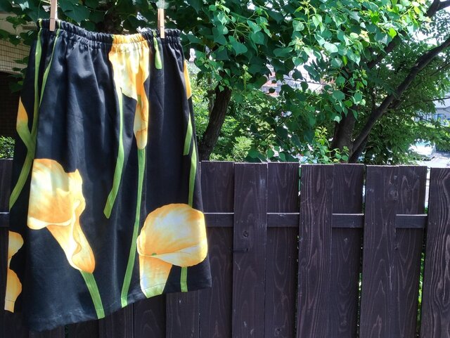 大きなカラーの花柄 デイリースカート ゆったりサイズの画像1枚目
