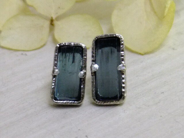 インディゴライト原石*925/Rd pierceの画像1枚目