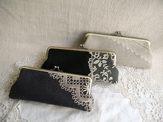 グレージュリネン&アンティークレースがま口ペンケースの画像1枚目