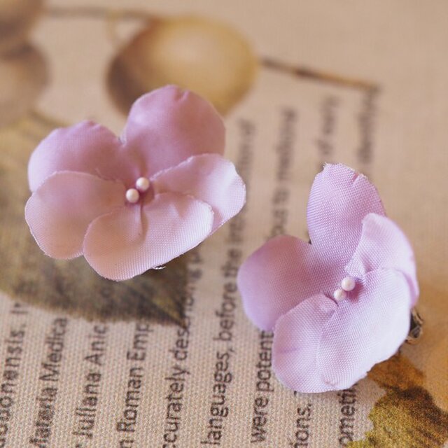 布染花*ビオラ*イヤリング*パープルピンクの画像1枚目