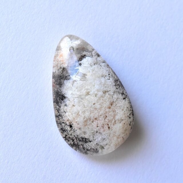 ガーデンクォーツ 庭園水晶 White sand beach 通し穴 30.8cts./ ルース・カボションの画像1枚目