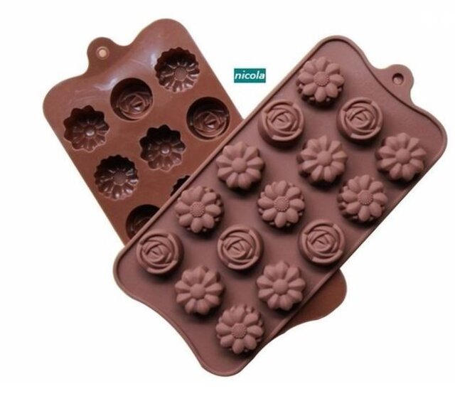 送料無料!ひと口サイズのお花型のシリコンモールドの画像1枚目