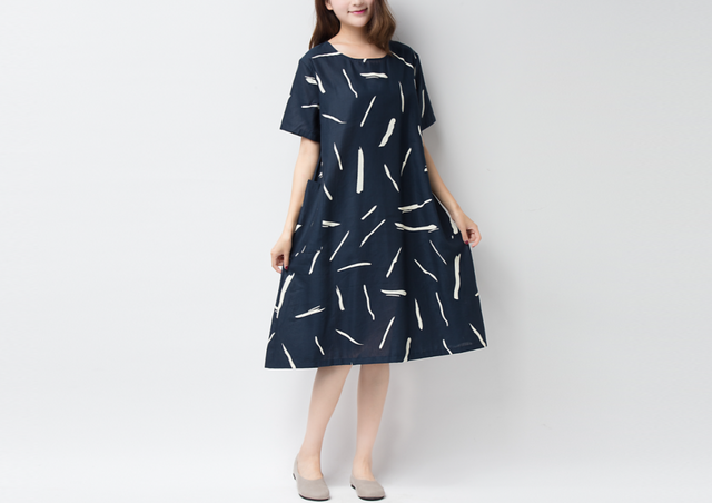 綿麻生地 スティックプリント半袖ワンピース ♪Navy♪の画像1枚目