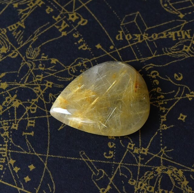 ゴールドルチル ブラジル産 太陽の季節 32.5cts./ ルース・カボションの画像1枚目