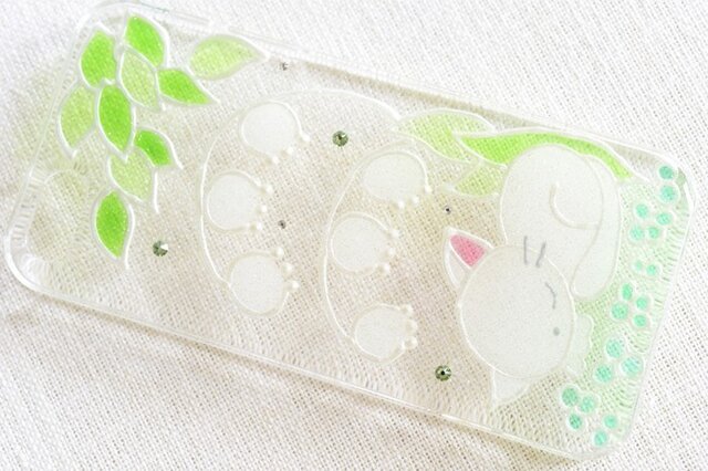 ☆iPhone・他機種作成可☆ ステンドグラス風ダイヤモンドクリスタルケース*うたたねこ(猫&スズラン)*の画像1枚目