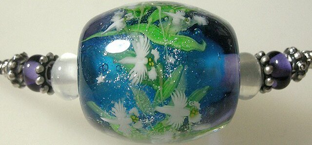 とんぼ玉チョーカー 星空にサギソウの画像1枚目
