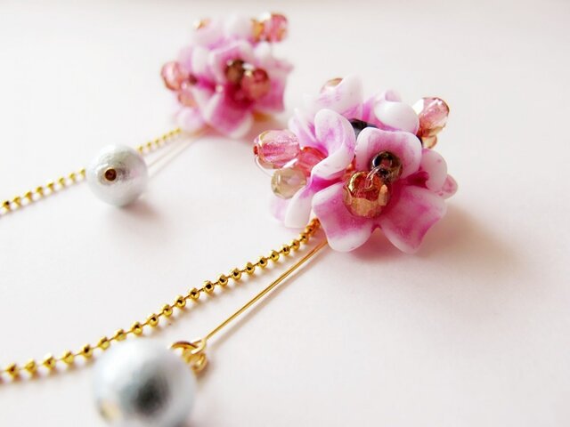 4通りに楽しめるFlowerビジューピアスorイヤリングの画像1枚目