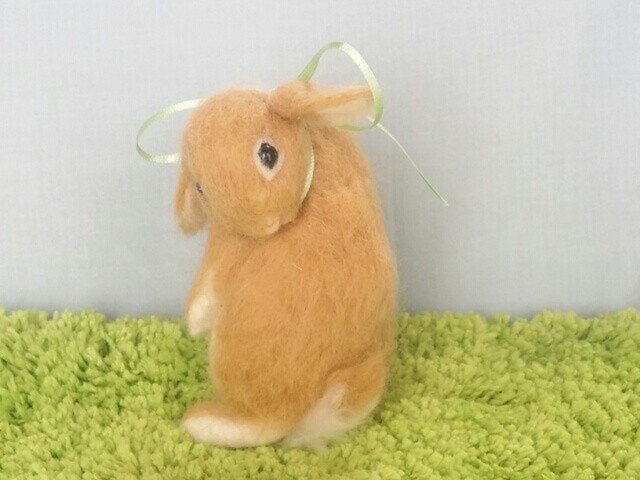 羊毛うさぎM*オレンジ*垂れ耳*見返りの画像1枚目
