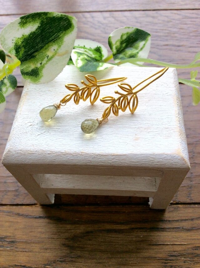 【SALE】オリーブの木のピアス♫の画像1枚目