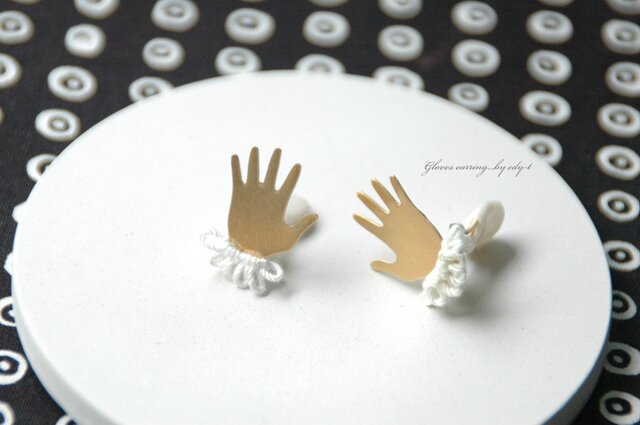 gloves earring/whiteの画像1枚目
