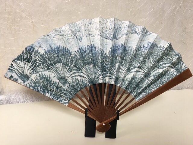 手漉き和紙扇子 南方の風の画像1枚目