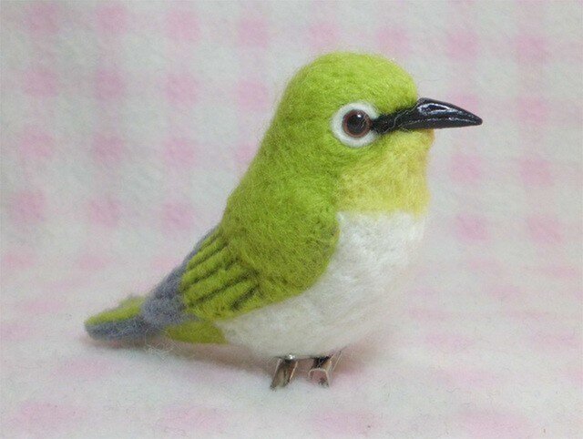 メジロ 目白 めじろ 野鳥 mini♪☆選べる2タイプ☆ クリップ付ブローチorマグネット 羊毛フェルトの画像1枚目