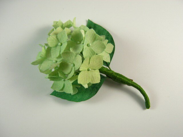 手染め布花 緑・グリーンのアジサイ(紫陽花)のコサージュ | iichi