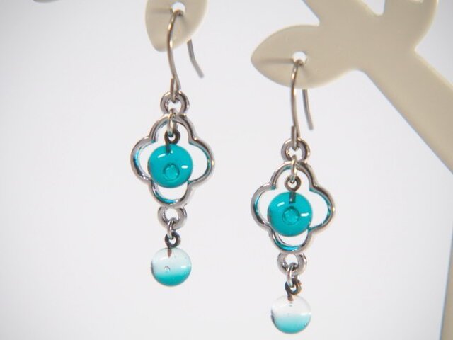 フラワーモチーフピアス アクアグリーンの画像1枚目