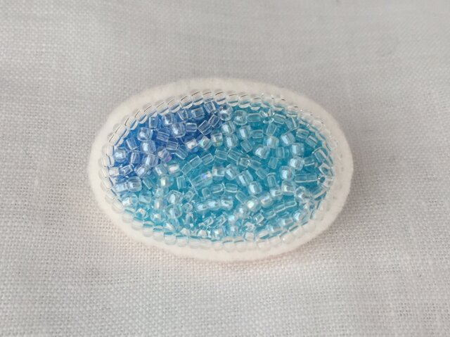 潮騒 波の泡 ビーズ刺繍ブローチの画像1枚目