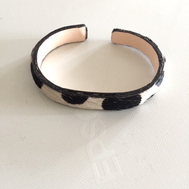 ダルメシアン柄ハラコバングル・細目