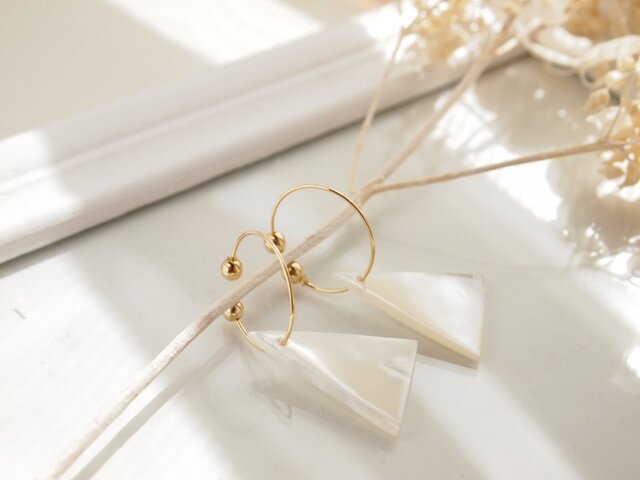 Hoop earrings Mother of pearlの画像1枚目