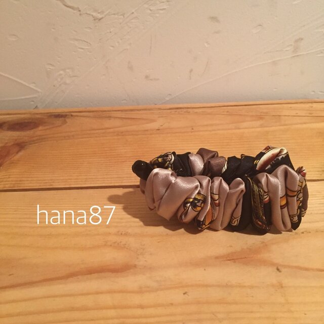 大人っぽい スカーフ柄のバナナクリップ