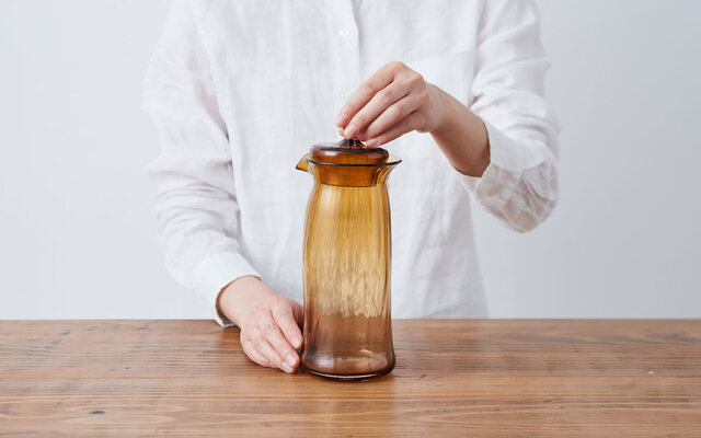 再入荷】吹きガラスの蓋付きピッチャー（ブルー） | iichi 日々