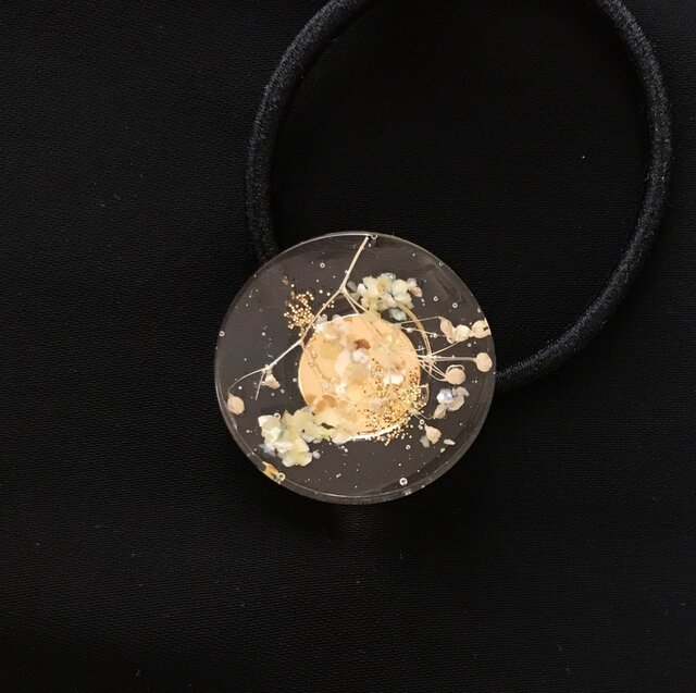 再販【ike】花と貝のレジンヘアゴム | iichi 日々の暮らしを