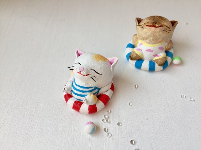浮き輪猫さん〜茶トラ×白〜の画像1枚目