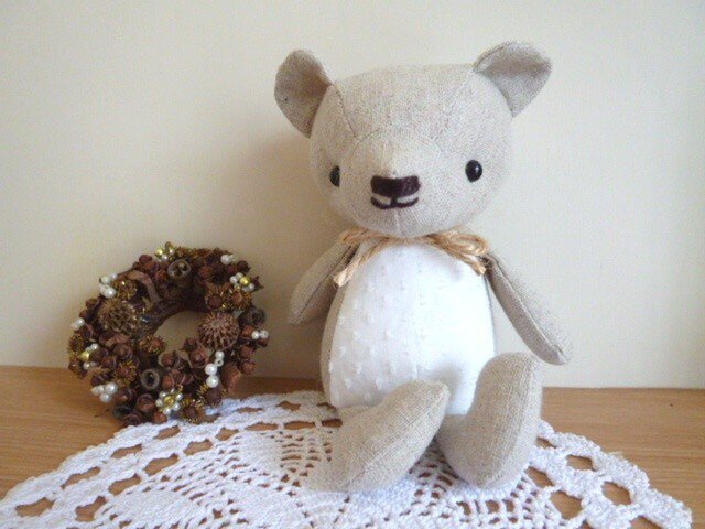 リネンとレースのくまちゃん⑧ホワイトレースピンドットの画像1枚目