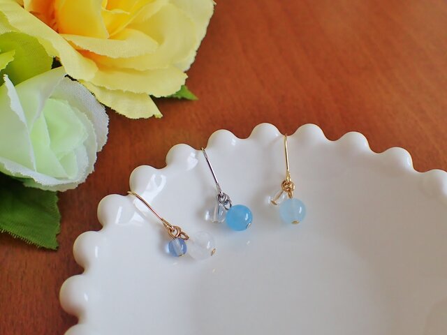 天然石の海色ピアス/イヤリングの画像1枚目