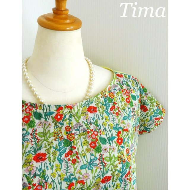 再販リバティ　フラワーズと刺繍レースのカットソー