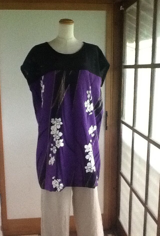 黒と茄子紺色のチュニック