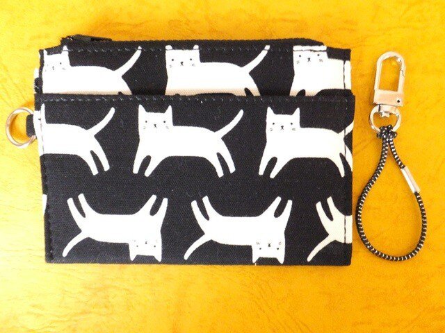 パス&スマートキーケース(白猫)の画像1枚目