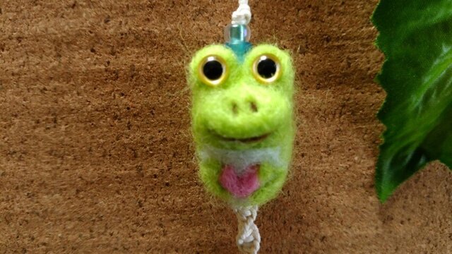 羊毛ストラップ*カエル(小)*ハートの画像1枚目