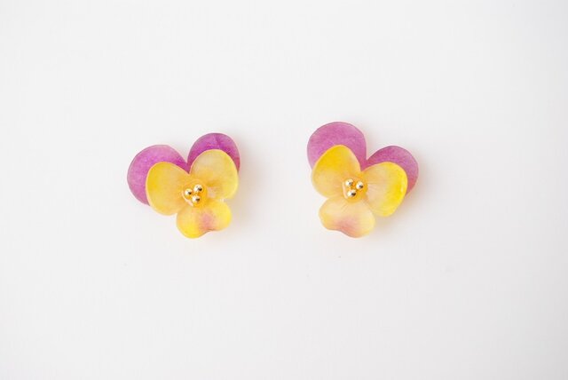 ✿ ビオラの淡い想い ピアス ✿の画像1枚目