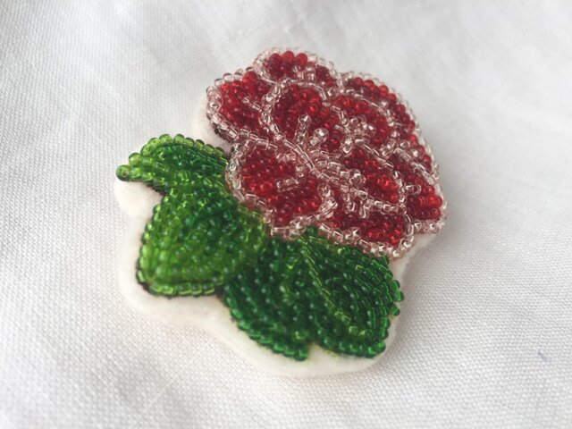 ビーズ刺繍　牡丹 牡丹 和柄ビーズ刺繍ブローチ 赤 | iichi 日々の暮らしを