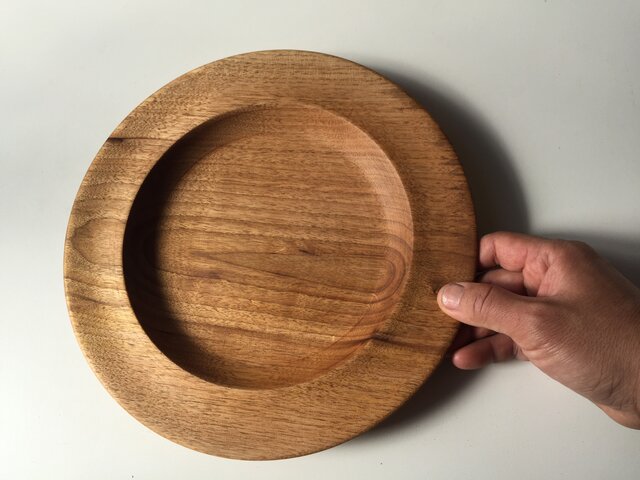 クルミの木のリム皿の画像1枚目