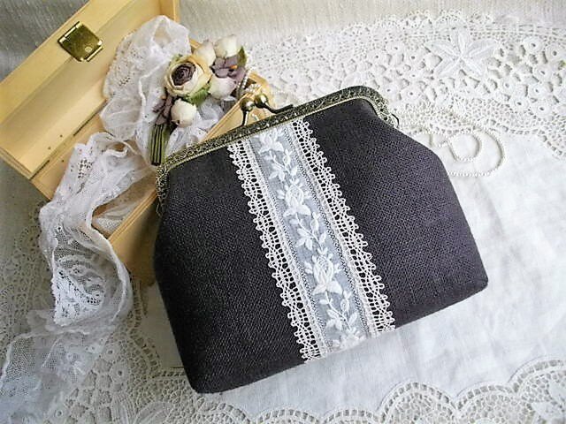 アンティーク手刺繍レース&パープルリネンがま口12の画像1枚目