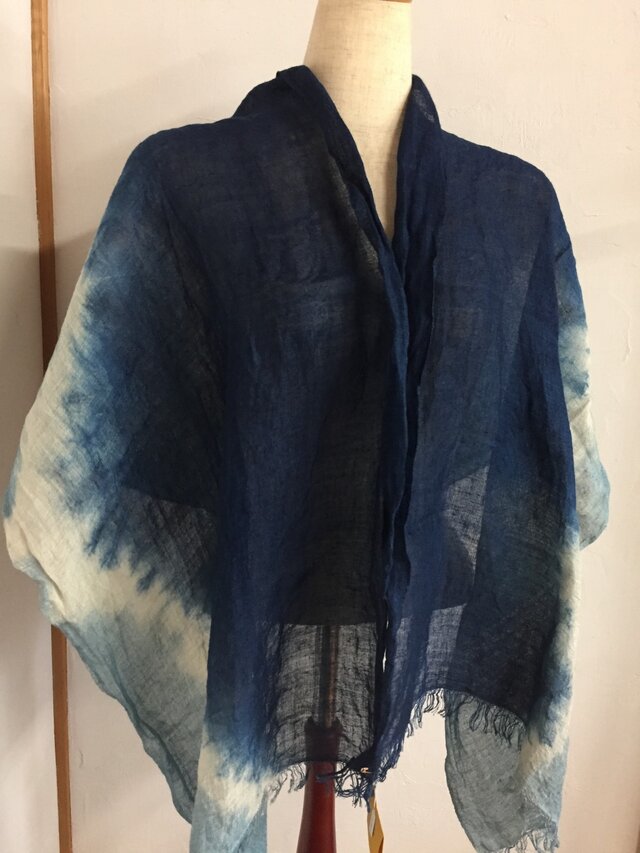 藍染　ヘンプストール　ヘンプ100% たてねじり染め　くびまき　マフラー　手織り 手織りストール ヘンプ100％ 本藍染め SH-003 | iichi 日々の暮らしを