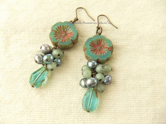 Pierces or Earrings チェコ お花(P0766)の画像1枚目