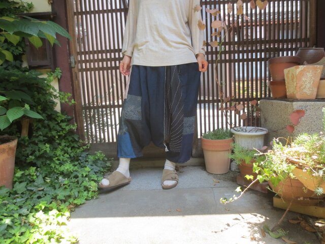 古布　襤褸　藍染　風呂敷リメイク　バルーンパンツ 藍染 ￼風呂敷リメイク サルエルパンツ - メルカリ