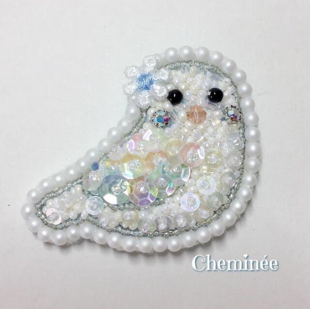 ビーズ刺繍♡しあわせのコトリブローチの画像1枚目