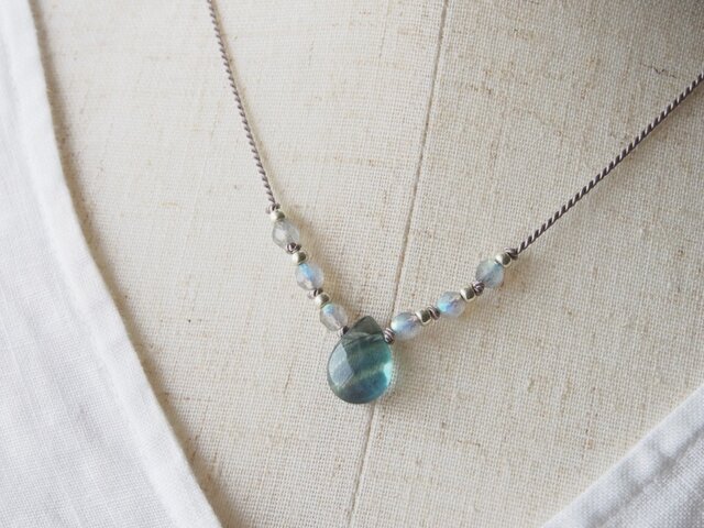 Blue-green Shine Short Necklaceの画像1枚目