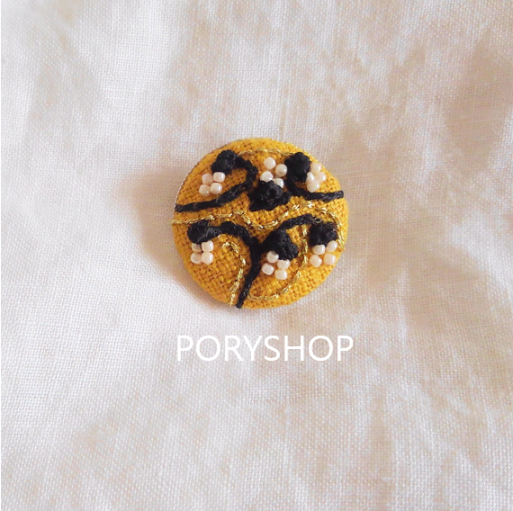 小花柄の刺繍ブローチ(黄)の画像1枚目