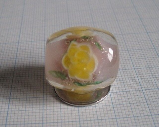 とんぼ玉 黄バラの画像1枚目