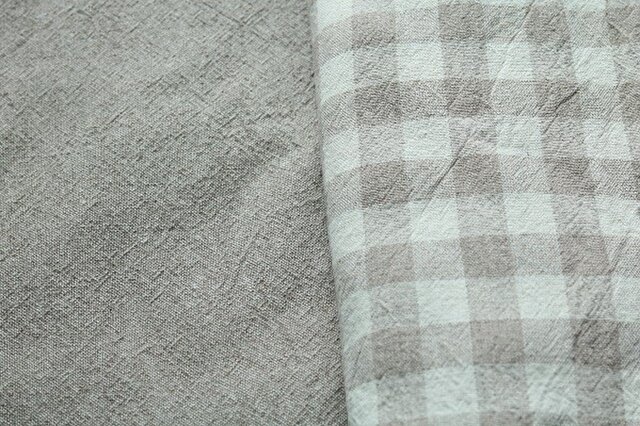 Y様オーダー商品/47cm丈カフェエプロン/コットンリネン(生成)×綿麻スペックチェック(モカ)生地の画像1枚目
