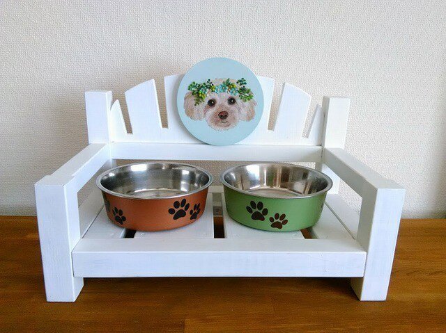 ペットの壁掛け付きオリジナルフードスタンドの画像1枚目
