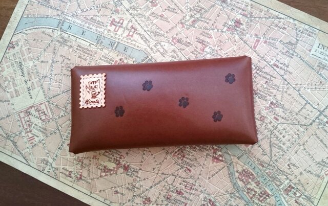 【N様オーダー品】本革栃木レザー 封筒型ペンケース(足跡付き) チョコ 猫の画像1枚目