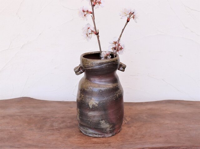 備前 耳付花入れ(19cm)＿h1-021 | iichi 日々の暮らしを心地よくする