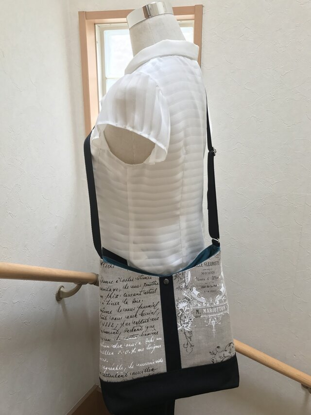 STOF クロスボディバッグの画像1枚目