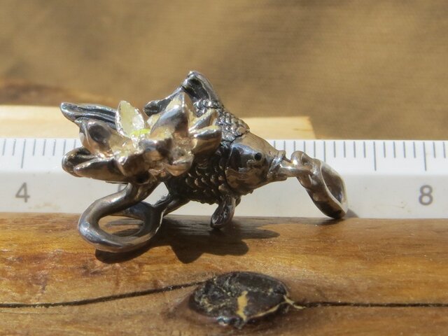 金魚と蓮の花の置物 Amazon.co.jp: 夏飾り 金魚 蓮の花 置物 : ホーム＆キッチン